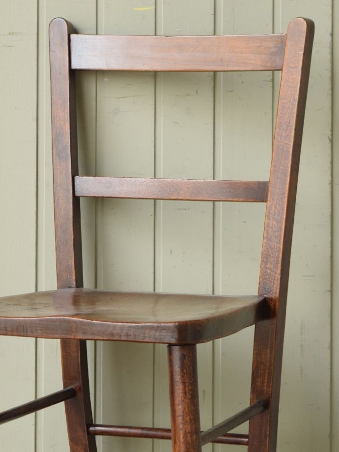 アンティークチェアの背もたれ