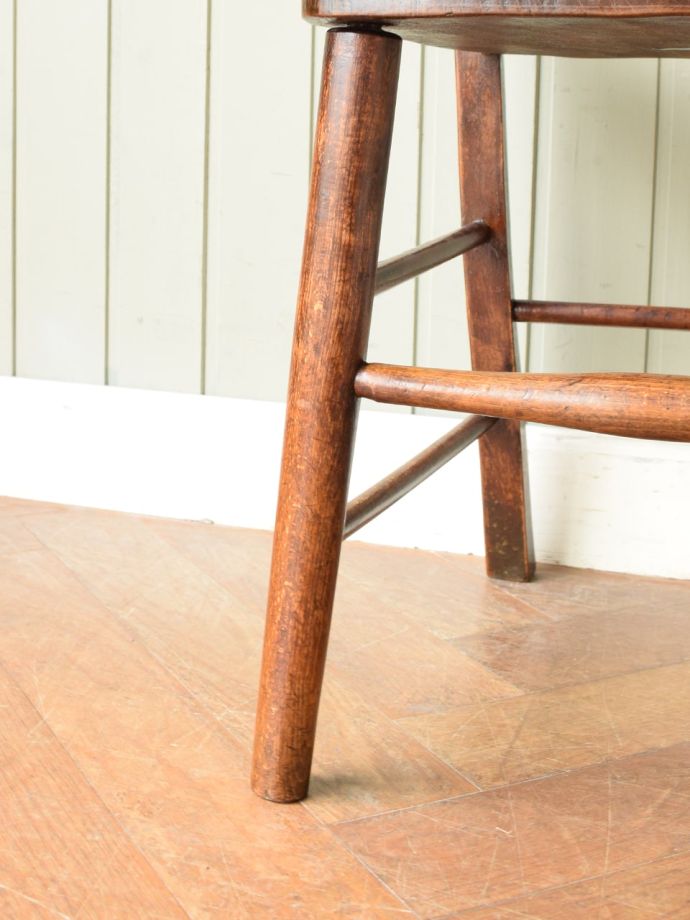 アンティークチェアの脚