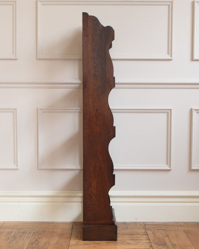 アンティーク家具 英国スタイルのアンティーク家具、オープンタイプのブックシェルフ(本棚)。横から見ても素敵なんですしっかりお直ししてありますので、長くお使いいただけます。(z-101-f)