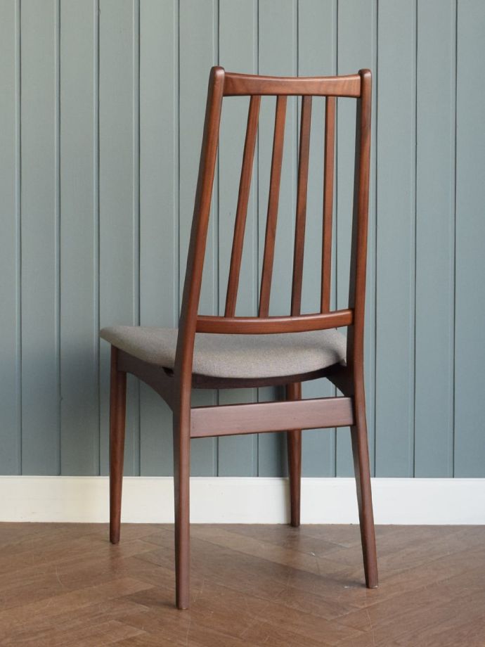 ビンテージチェアの後ろ姿