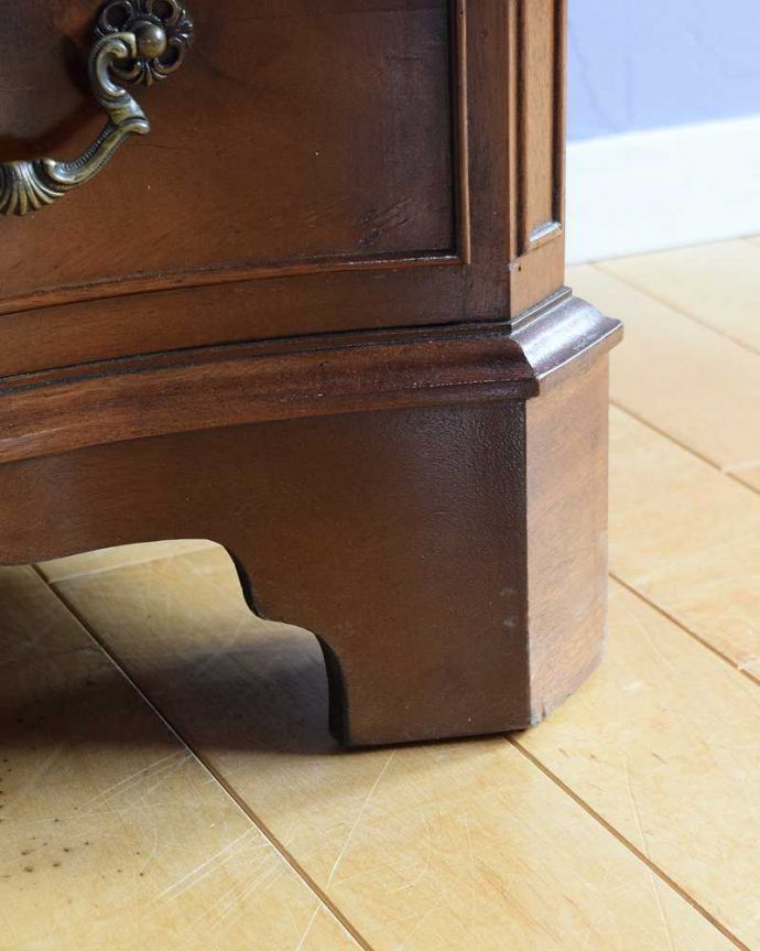 英国の美しいアンティーク家具、優雅なフォルムのチェストオブ