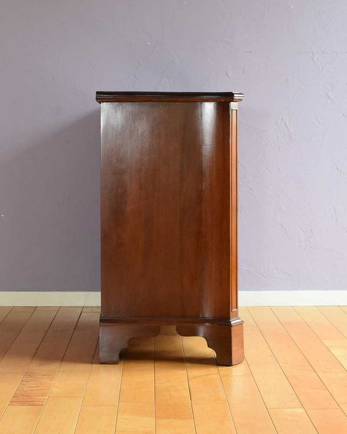 英国の美しいアンティーク家具、優雅なフォルムのチェストオブ