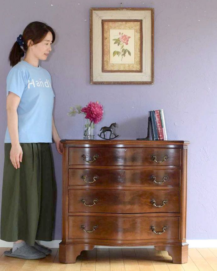 英国の美しいアンティーク家具、優雅なフォルムのチェストオブ