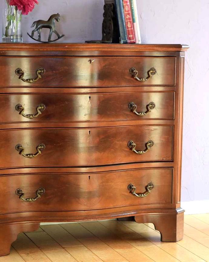 英国の美しいアンティーク家具、優雅なフォルムのチェストオブ