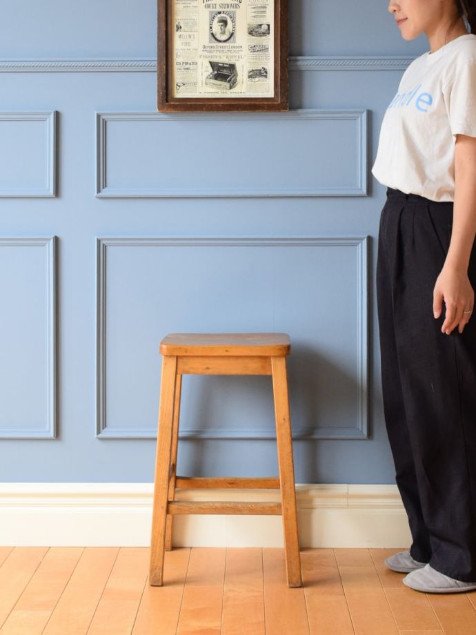 アンティークのスツール