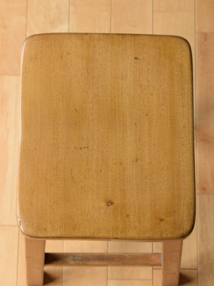 イギリスから到着したアンティークチェア、ナチュラルな木製スツール(z