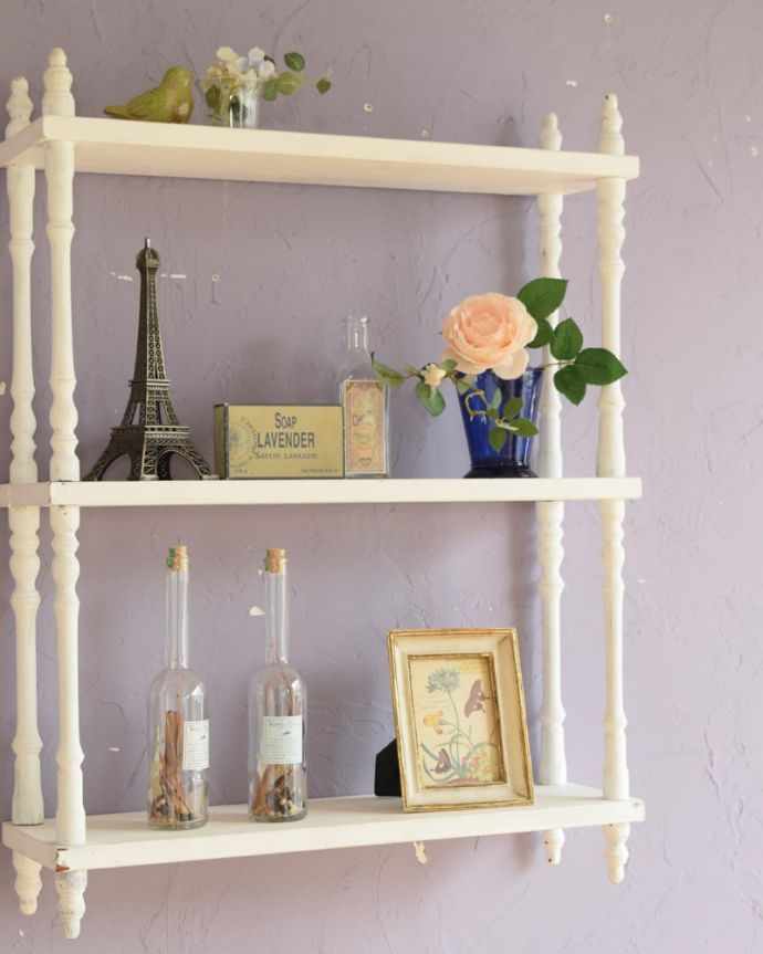 ウォールシェルフ・ウォールハンガー　アンティーク家具　シャビーシックなフランスのアンティーク雑貨、ペイント仕上げのアンティークウォールシェルフ。壁のオシャレを楽しみましょう壁に取り付けるだけでなんだかワクワクしちゃう可愛らしさ。(z-105-f)