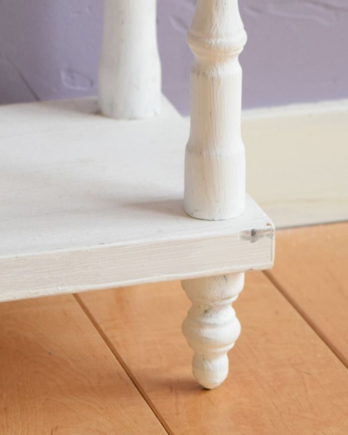 ウォールシェルフ・ウォールハンガー　アンティーク家具　シャビーシックなフランスのアンティーク雑貨、ペイント仕上げのアンティークウォールシェルフ。脚付きなので置いても使えます。(z-105-f)