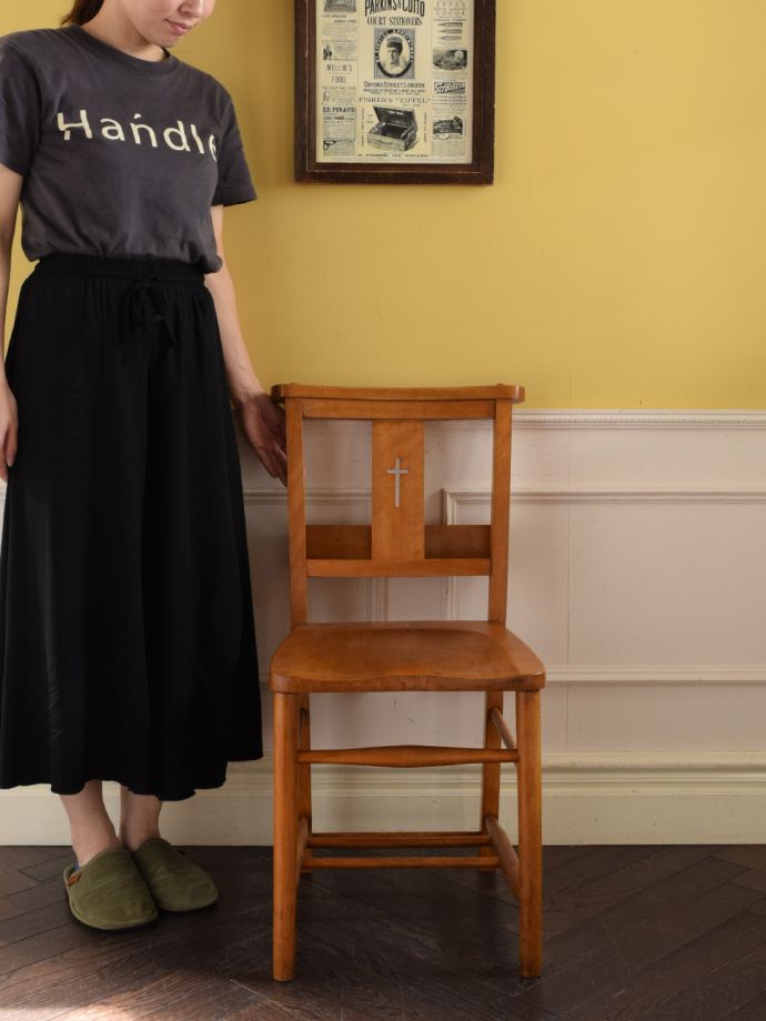 英国アンティークのチャーチチェア