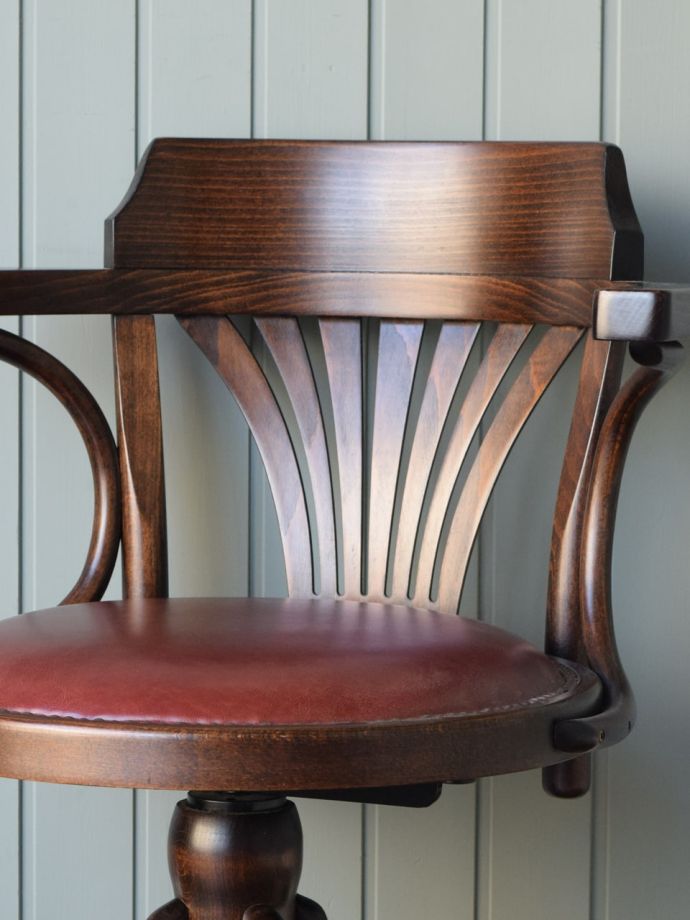 英国アンティーク風のおしゃれな椅子、くるくる回転するドクターズ