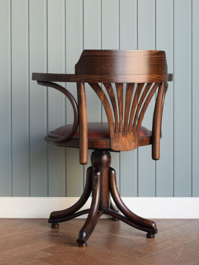 英国アンティーク風のおしゃれな椅子、くるくる回転するドクターズ