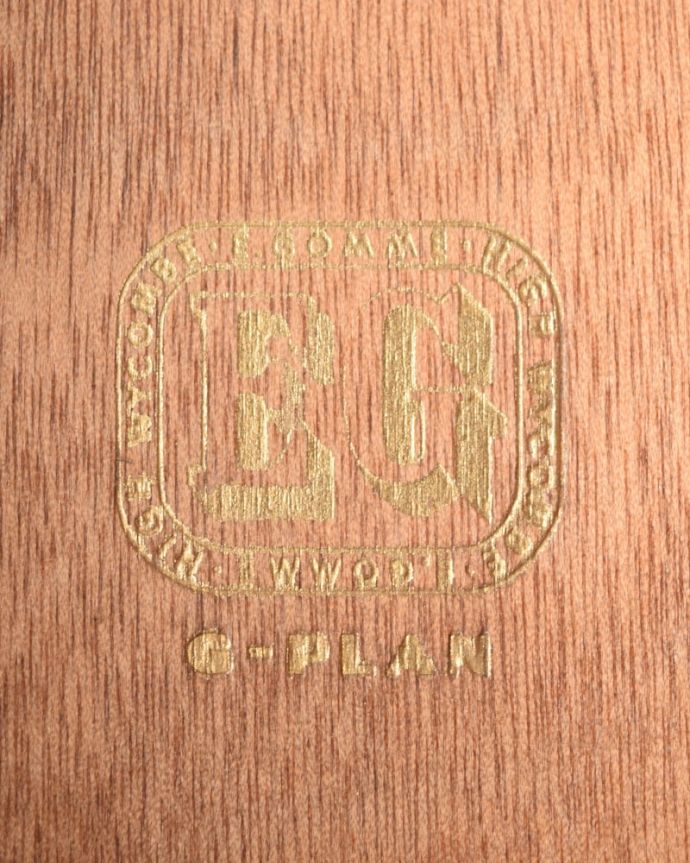 G-PLAN(Gプラン)　アンティーク家具　北欧ビンテージの家具、クールなデザインG-PLANのサイドボード。安心の証1952～1965年の間に作られた家具に使われているロゴが残っていました。(z-108-f)