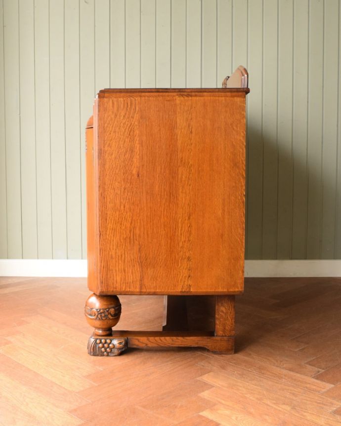 サイドボードの側面