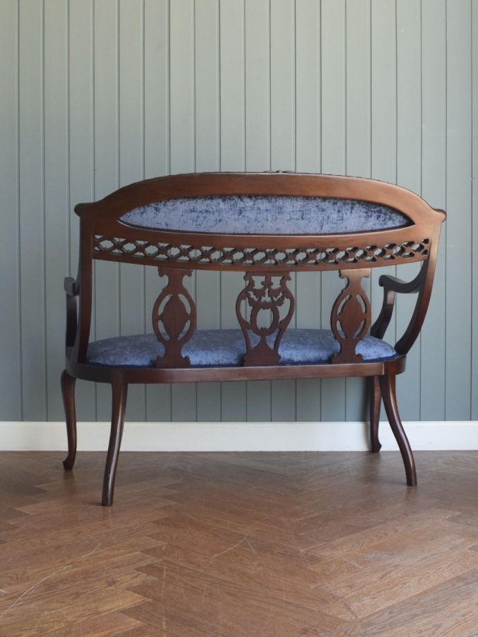 アンティークのセティの後ろ姿