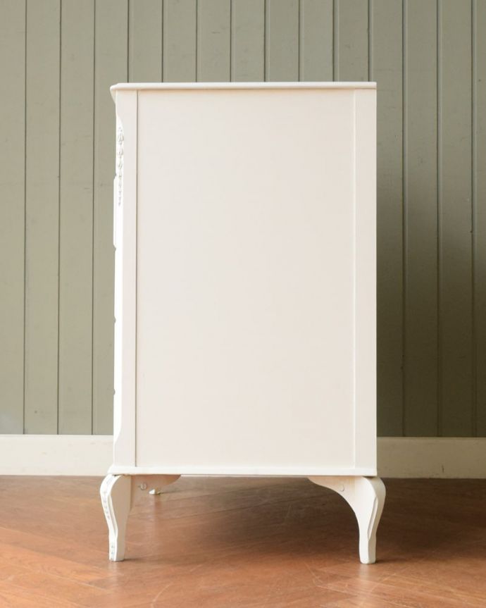 アンティークのチェスト アンティーク家具 フランスのアンティークチェスト、女性らしいドロワー(整理ダンス) 横から見てもステキ実はサイドにも美しい彫が入っているんです。(z-114-f)