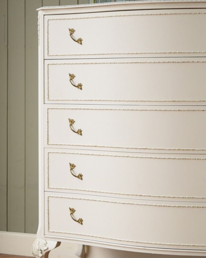 アンティークのチェスト アンティーク家具 チェスト<ドゥロワーズ(フレンチ/ペイント) 収納だけじゃなく見た目でも楽しめます女性らしく素敵なデザインなので、チェストと言っても収納として使うだけじゃなく、置くだけでワクワクしてしまうアンティーク。(z-115-f)