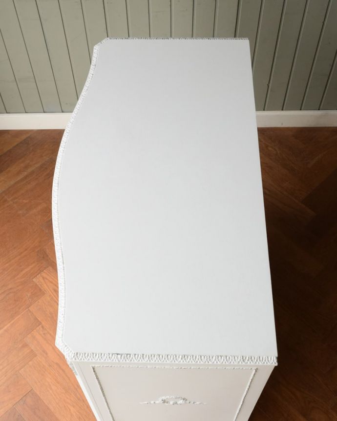 アンティークのチェスト アンティーク家具 チェスト<ドゥロワーズ(フレンチ/ペイント) 何を置こうかな・・・?上から見るとチェストはこんな形になっています。(z-115-f)