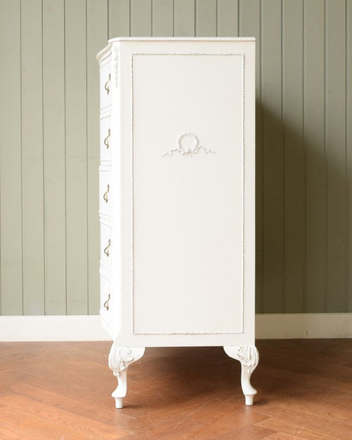 アンティークのチェスト アンティーク家具 チェスト<ドゥロワーズ(フレンチ/ペイント) 横から見てもステキ実はサイドにも美しい彫が入っているんです。(z-115-f)