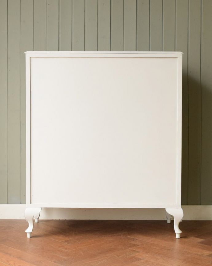 アンティークのチェスト アンティーク家具 チェスト<ドゥロワーズ(フレンチ/ペイント) 後ろ姿も女性らしく後ろ姿にも気を使っています。(z-115-f)