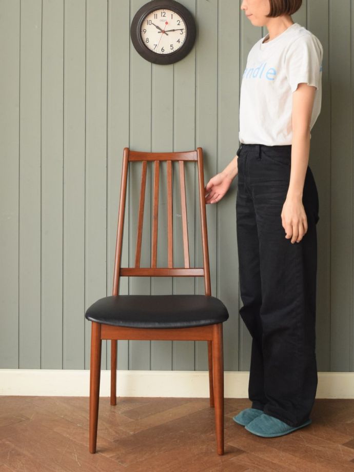 イギリスから届いたチーク材のダイニング椅子、北欧スタイルの