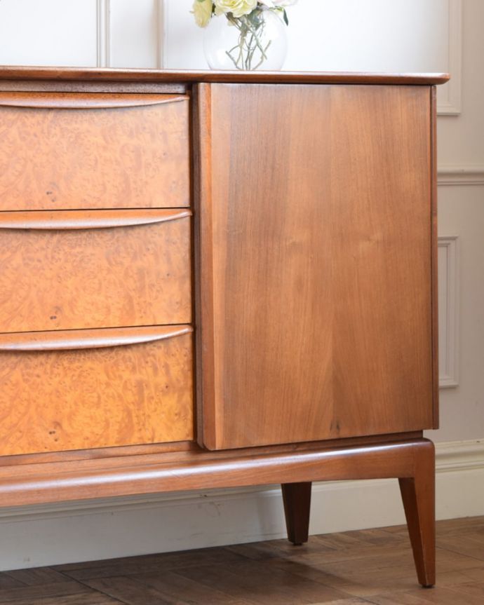 ヴィンテージサイドボードらしいあたたかさ。