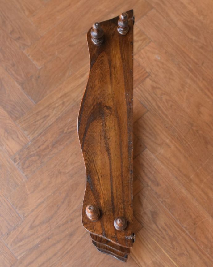 ウォールシェルフ・ウォールハンガー　アンティーク家具　フランスから到着したアンティークのウォールラック（飾り棚）　天板もお直ししてあります。(z-119-f)