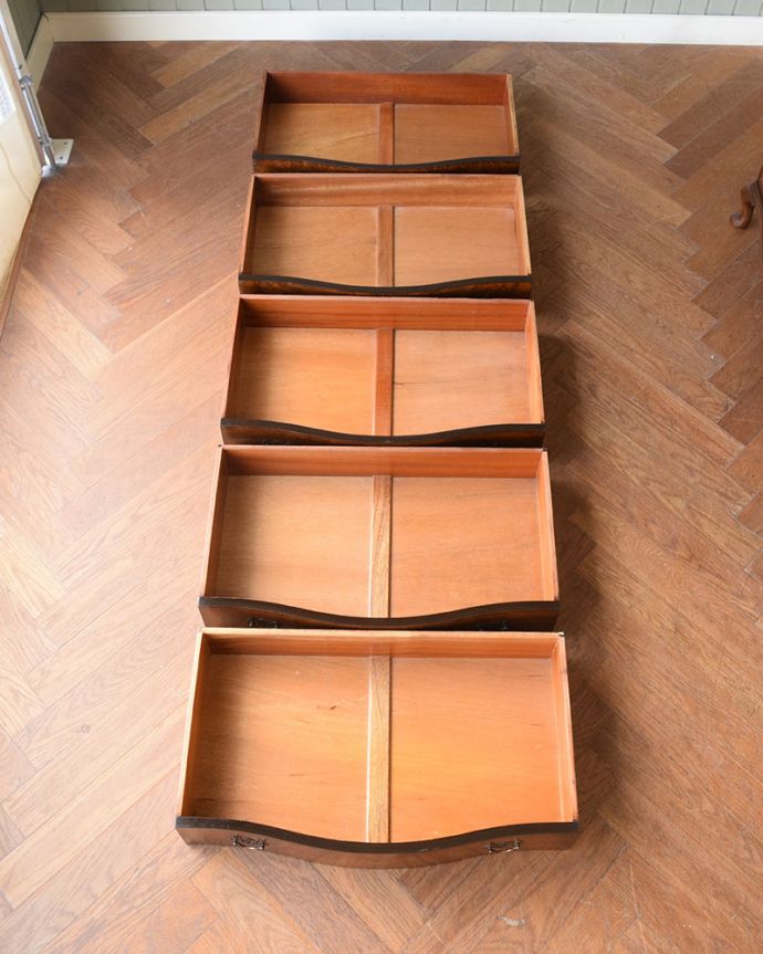 チェストの引き出しの中