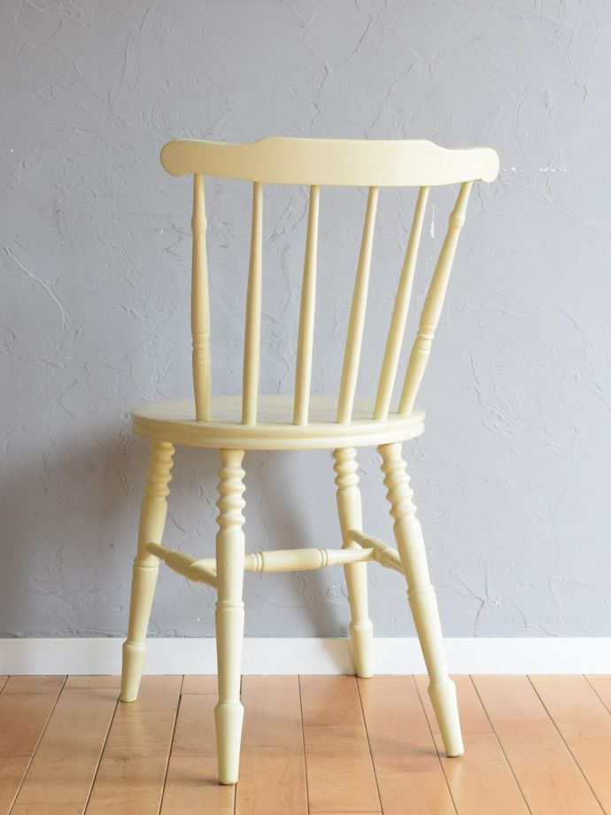 アンティークチェアの後ろ姿