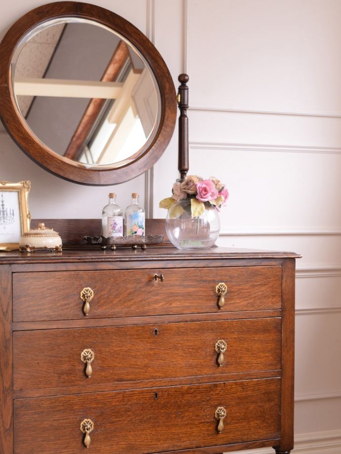 ドレッサーの美しい杢目