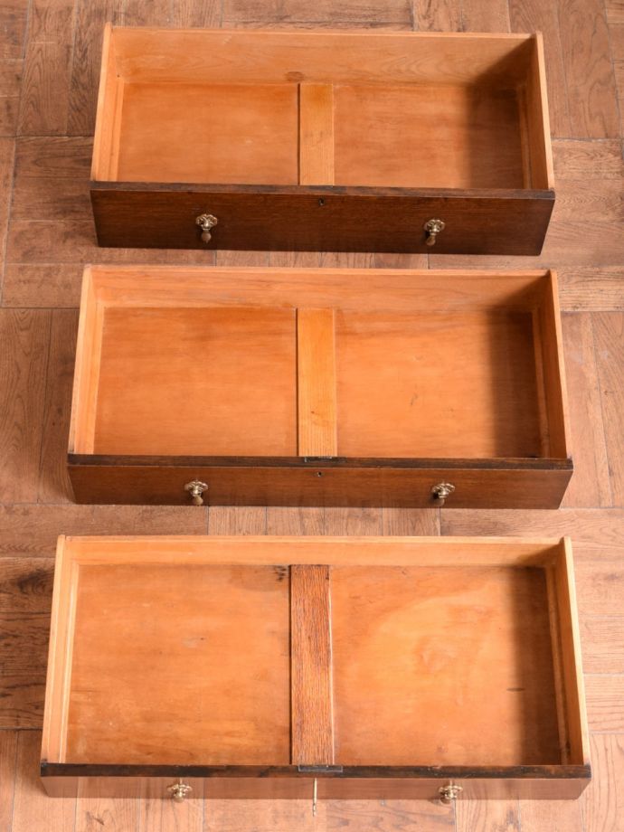 ドレッサーの引き出しの中