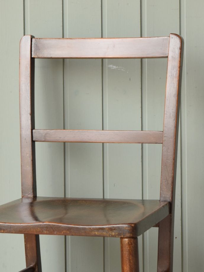 アンティークチェアの背もたれ