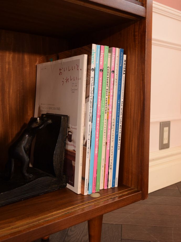 キャビネットの扉の中