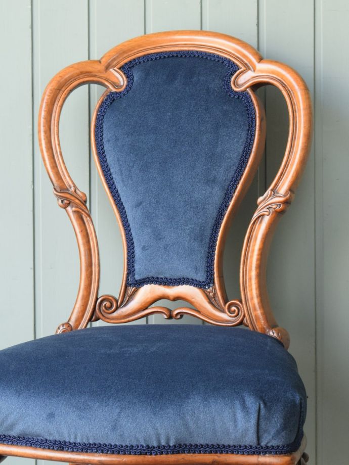 背もたれが美しいアンティークの椅子