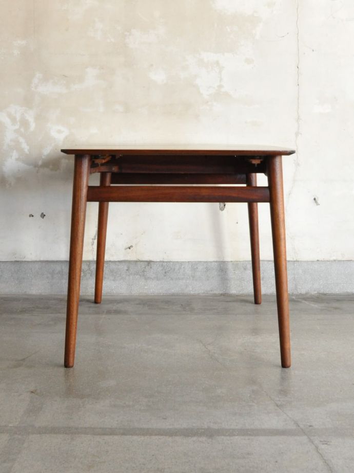 テーブルの側面