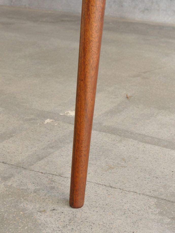 ビンテージテーブルの脚