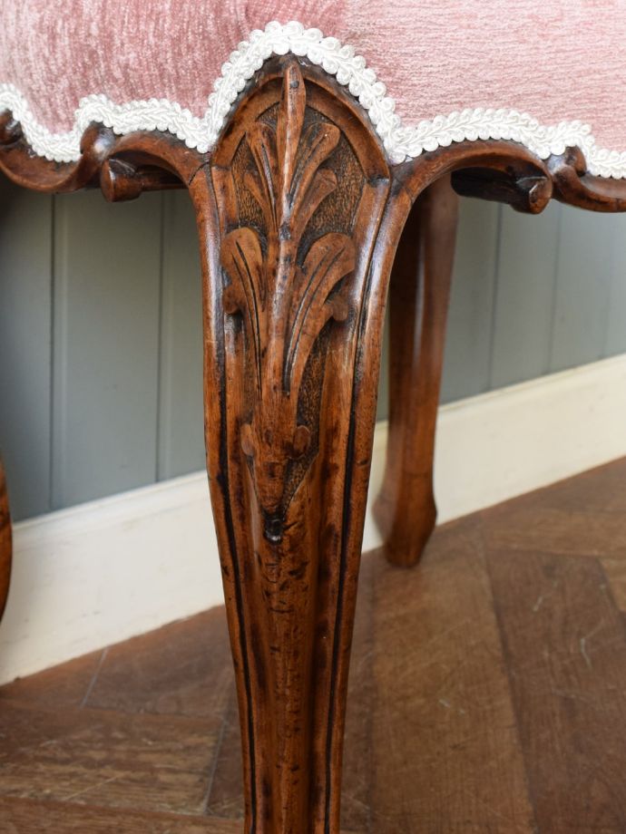 アンティークチェアの装飾