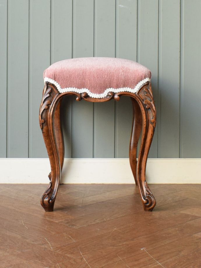 アンティークスツールの側面