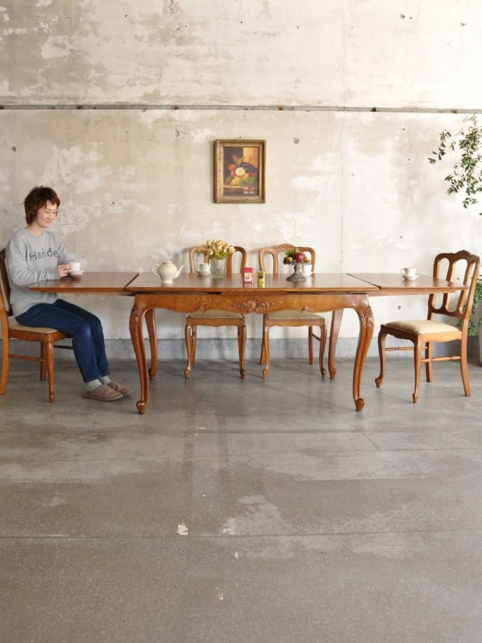 フランスのアンティークテーブル