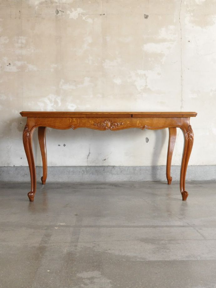 伸長式テーブルの側面