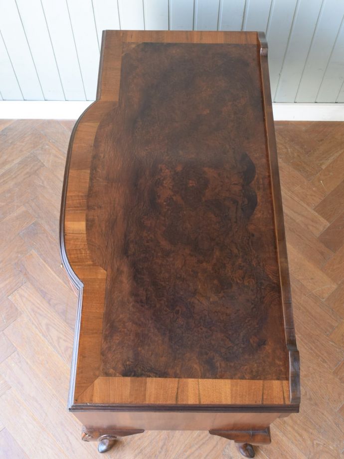 書斎机の美しい天板