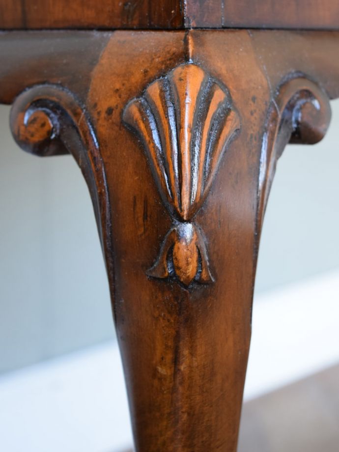 アンティークデスクの装飾