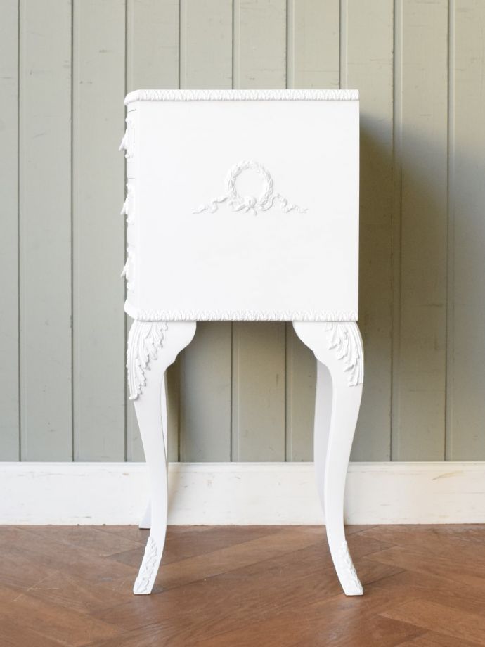 ドレッサーの側面