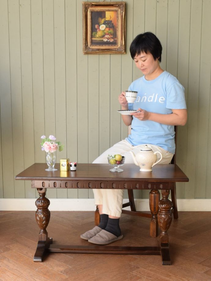 アンティークのコーヒーテーブル