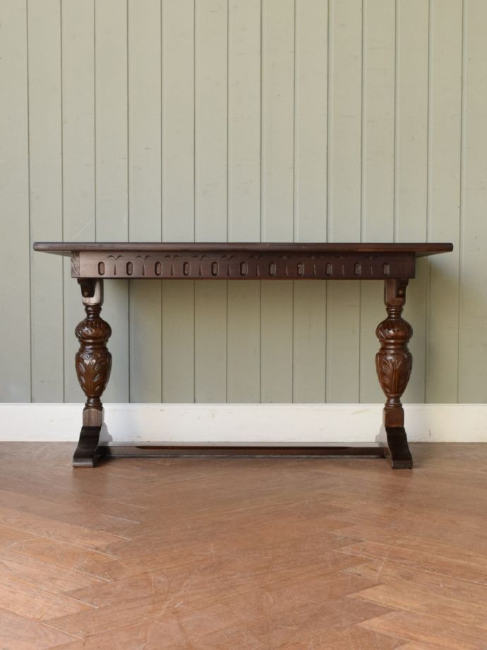 コーヒーテーブルの側面