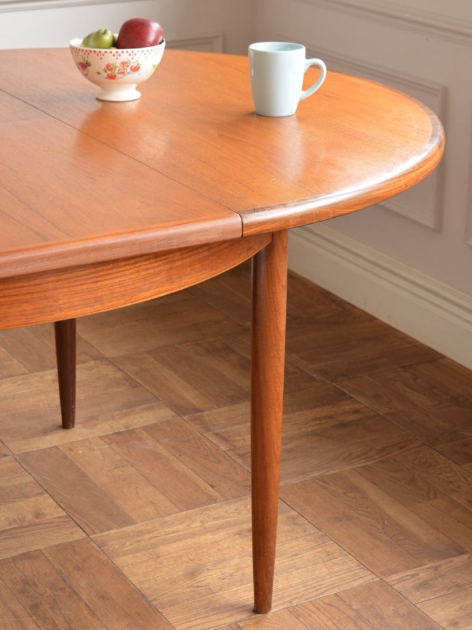 G-PLANのダイニングテーブル