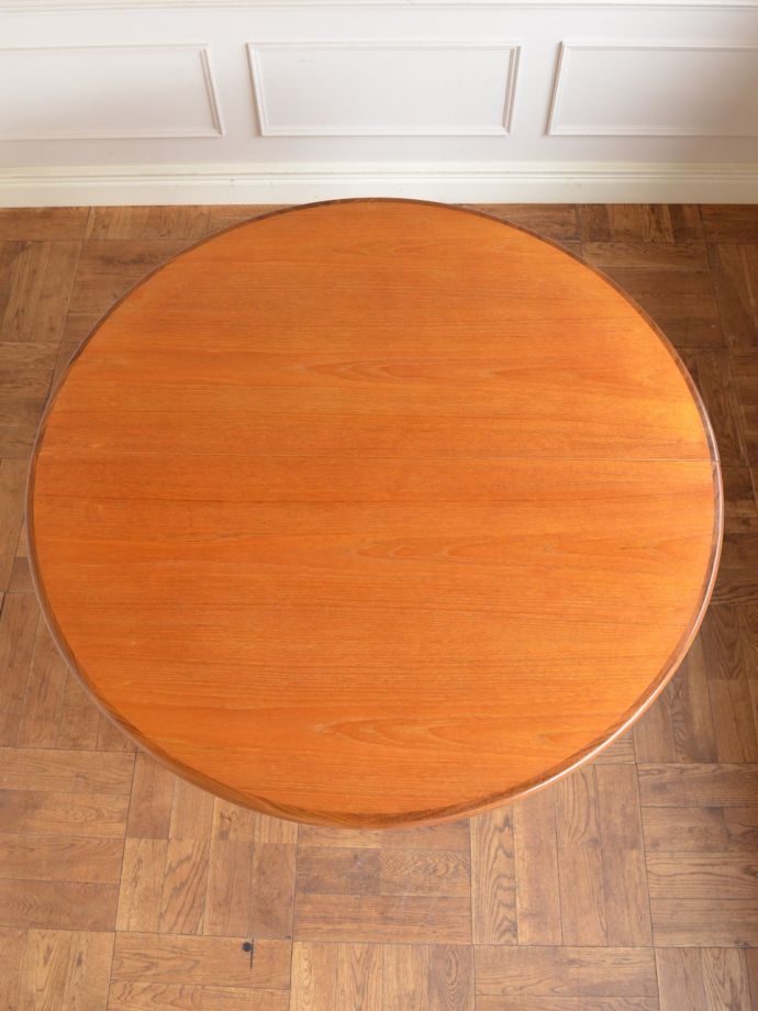 G-PLANのダイニングテーブルの天板