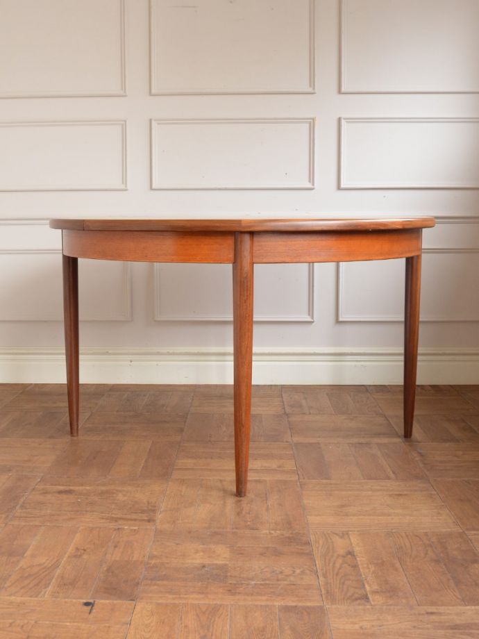 G-PLANのテーブルの側面