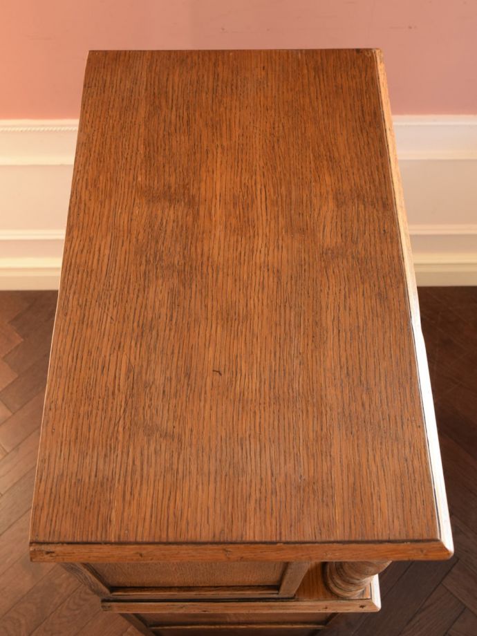 サイドボードの天板