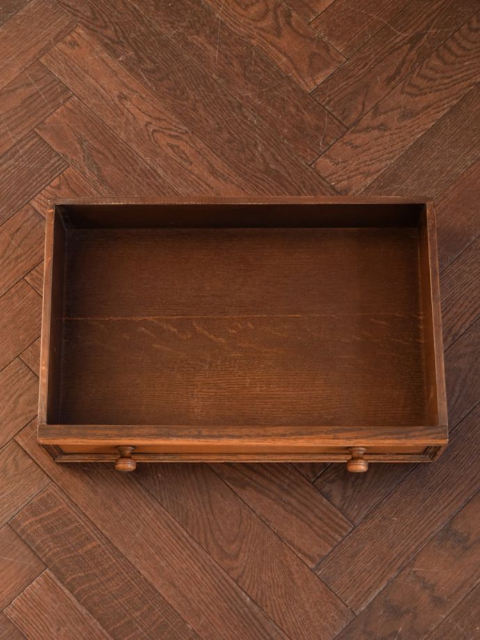 サイドボードの引き出し