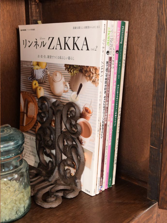 サイドボードの扉を開けると